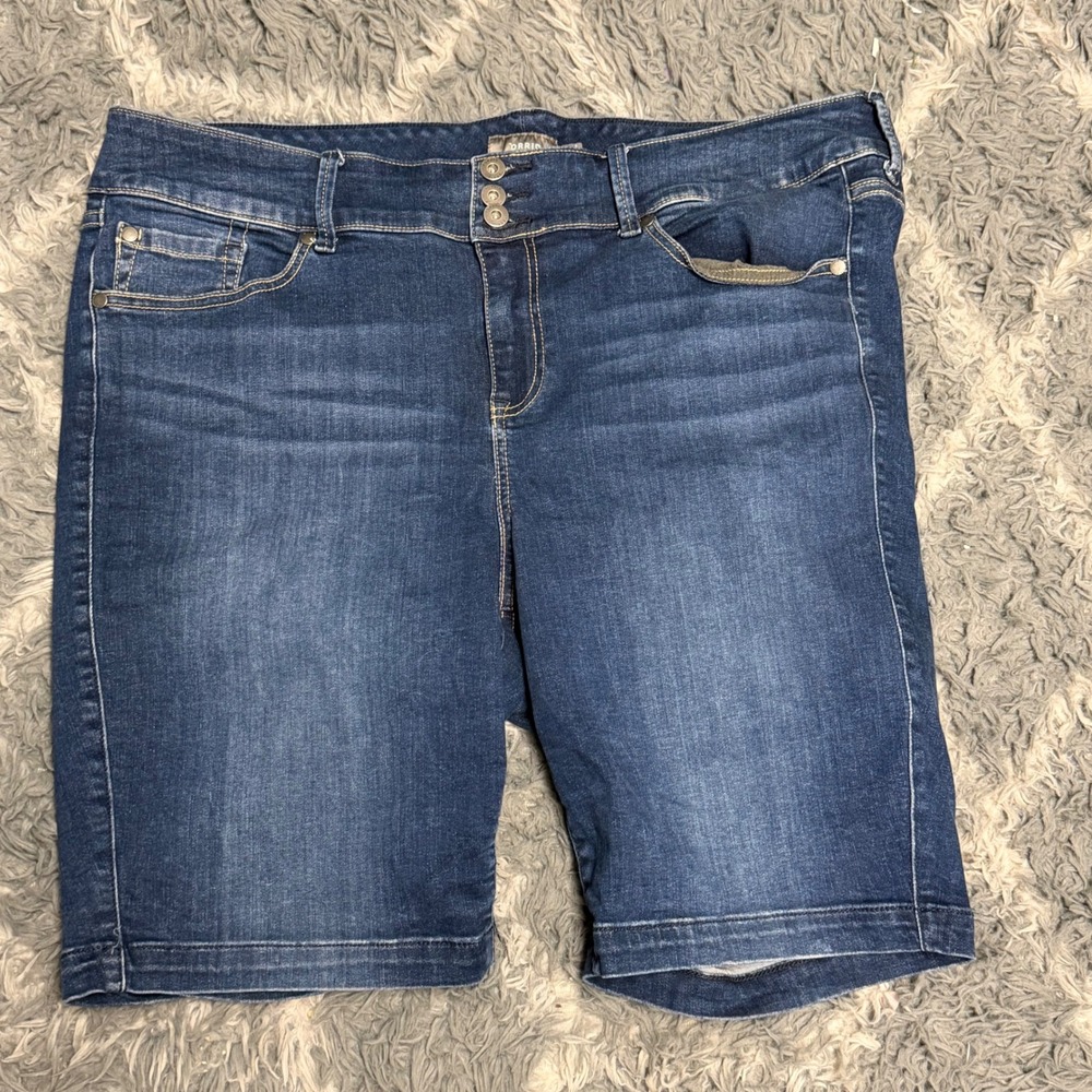 Torrid Dark Wash Denim Bermuda Casual Stretch Jean Cotton Blend Shorts Plus Sz22